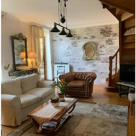 Maison Lancosme بيت للعطل